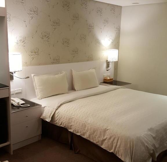 سوییت لوکس, Family Hotel Taipei