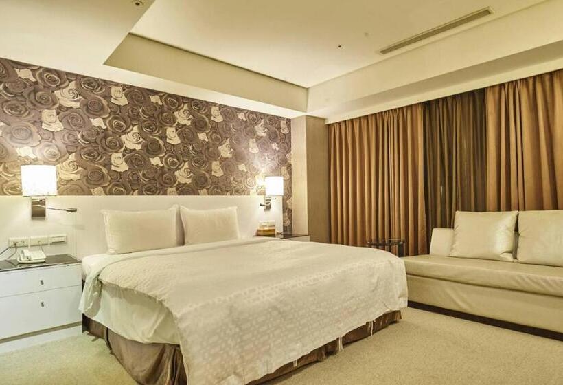 سوییت لوکس, Family Hotel Taipei