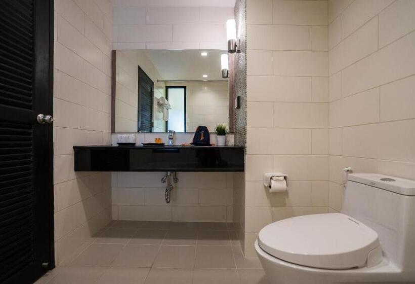 اتاق لوکس سه تخته, J Inspired Hotel Pattaya