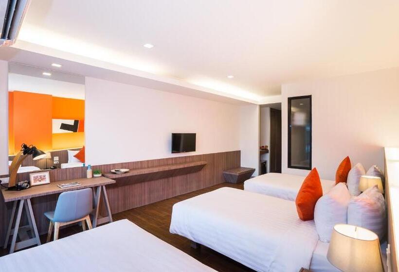 اتاق لوکس سه تخته, J Inspired Hotel Pattaya
