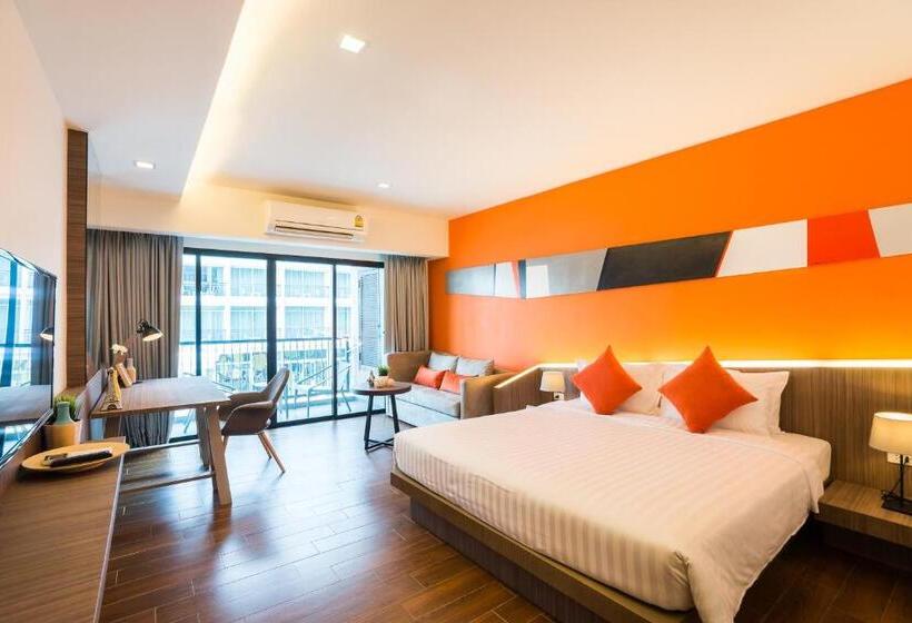 اتاق لوکس با چشم‌انداز استخر, J Inspired Hotel Pattaya