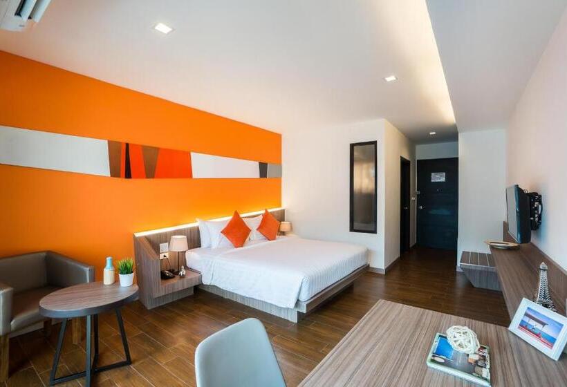 اتاق لوکس با چشم‌انداز استخر, J Inspired Hotel Pattaya