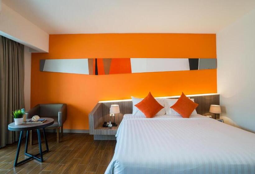 اتاق لوکس با چشم‌انداز استخر, J Inspired Hotel Pattaya