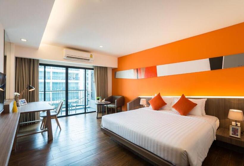 اتاق لوکس با چشم‌انداز استخر, J Inspired Hotel Pattaya