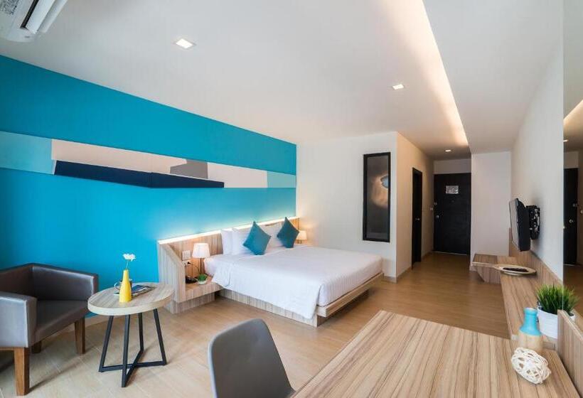 اتاق لوکس با چشم‌انداز استخر, J Inspired Hotel Pattaya