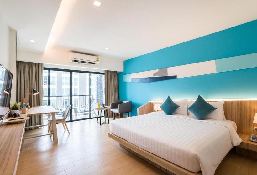 اتاق لوکس با چشم‌انداز استخر, J Inspired Hotel Pattaya