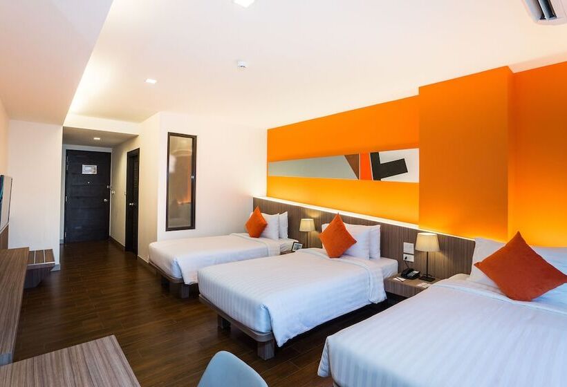 اتاق لوکس سه تخته, J Inspired Hotel Pattaya