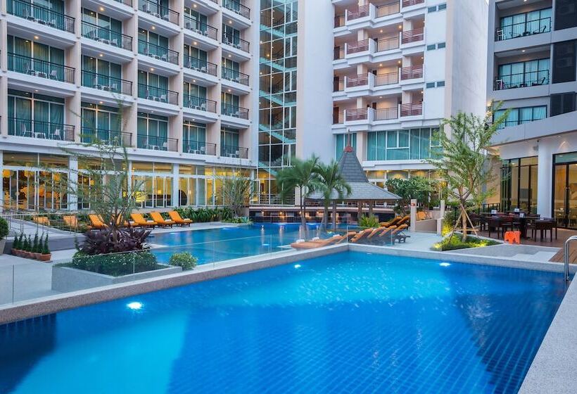 اتاق لوکس با چشم‌انداز استخر, J Inspired Hotel Pattaya