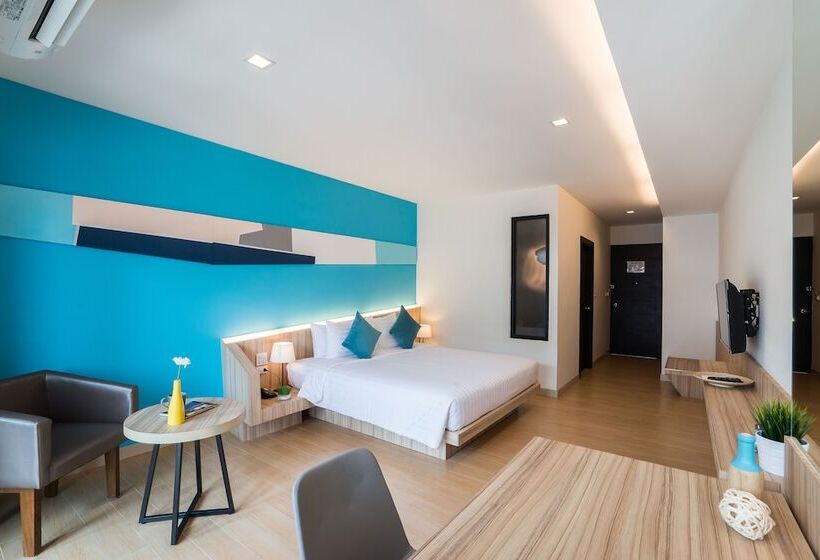 اتاق لوکس با چشم‌انداز استخر, J Inspired Hotel Pattaya