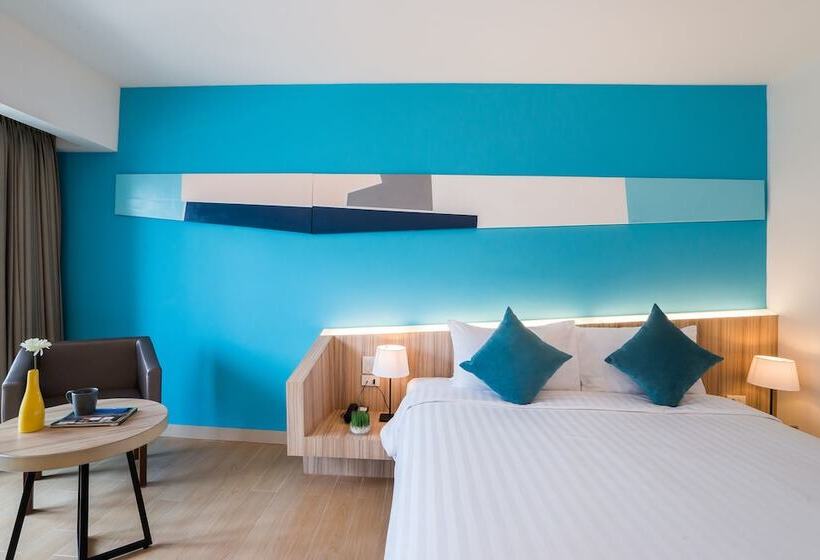 اتاق لوکس با چشم‌انداز استخر, J Inspired Hotel Pattaya