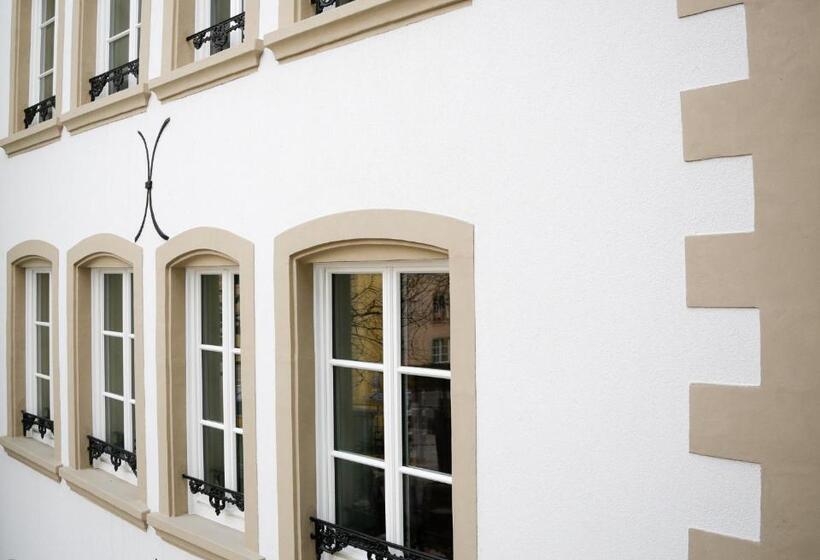 سوییت خانوادگی, La Pipistrelle