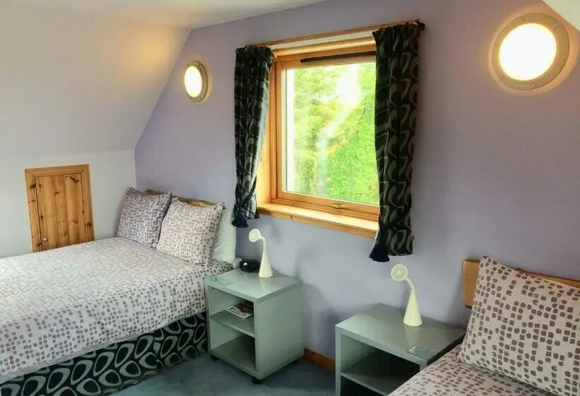 Perhehuone Merinäkymä, The Lovecroft Guest House