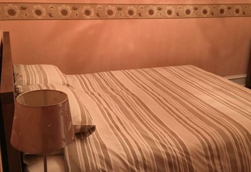 חדר סטנדרט, Macbeth Arms