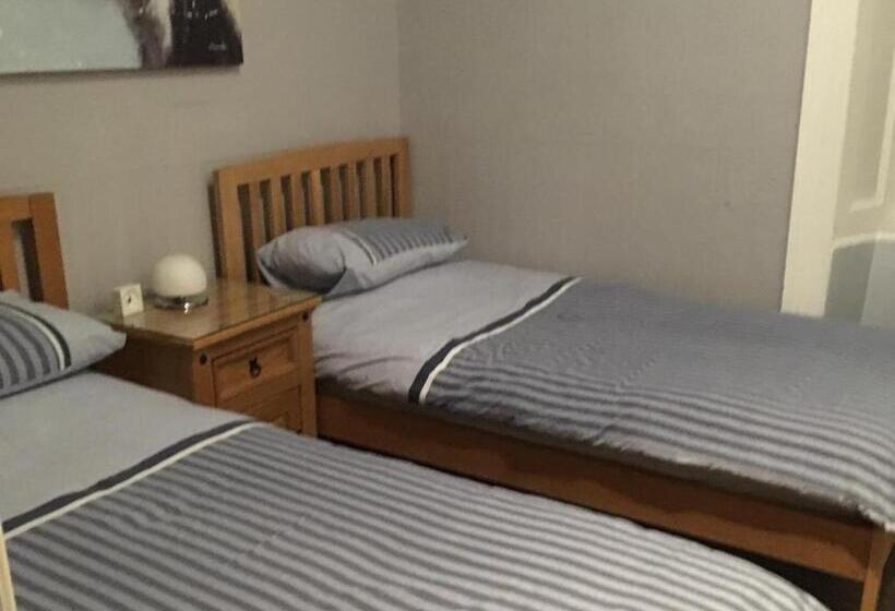 חדר סטנדרט, Macbeth Arms