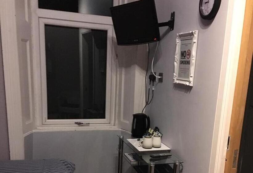 חדר סטנדרט, Macbeth Arms