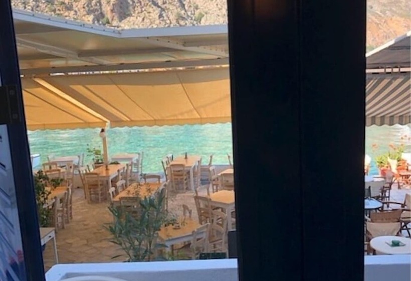 חדר סטנדרט, Macbeth Arms