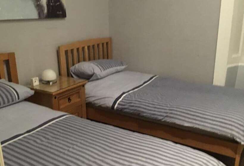 חדר סטנדרט, Macbeth Arms