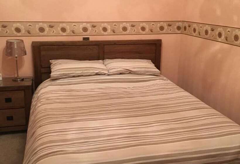 חדר סטנדרט, Macbeth Arms