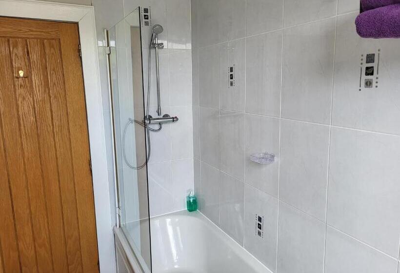 חדר סטנדרט, Macbeth Arms