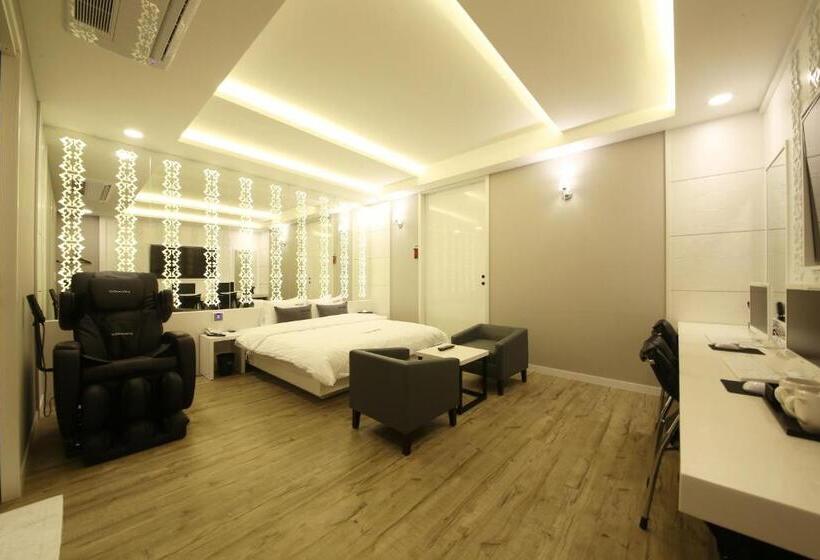 سوییت, Premium Ava