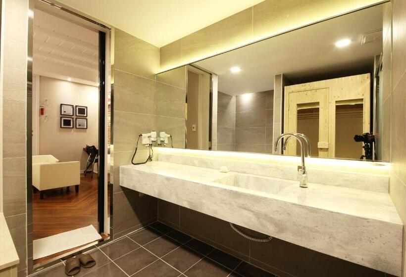 سوییت, Premium Ava