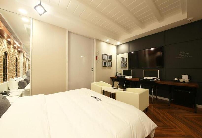 سوییت, Premium Ava