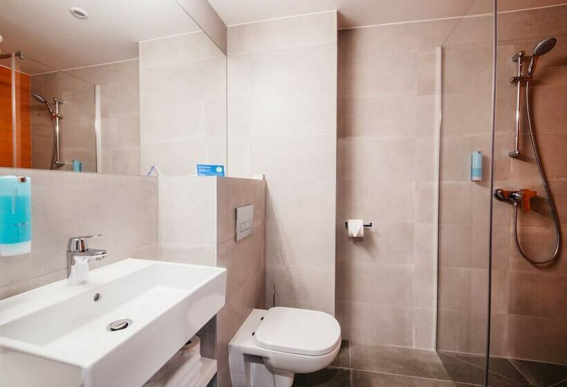 اتاق استاندارد, Q Hotel Plus Katowice