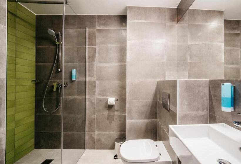 اتاق استاندارد یک نفره, Q Hotel Plus Katowice