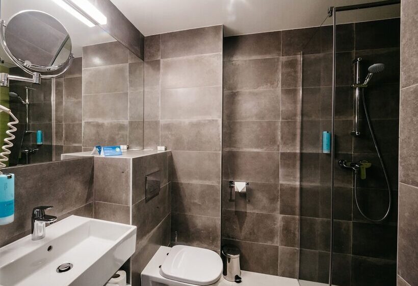 اتاق استاندارد یک نفره, Q Hotel Plus Katowice