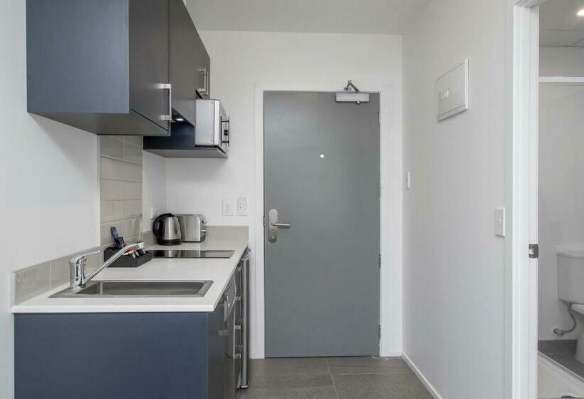 스탠다드 스튜디오, Ramada Suites By Wyndham Albany