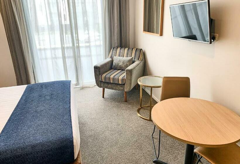 스탠다드 스튜디오, Ramada Suites By Wyndham Albany