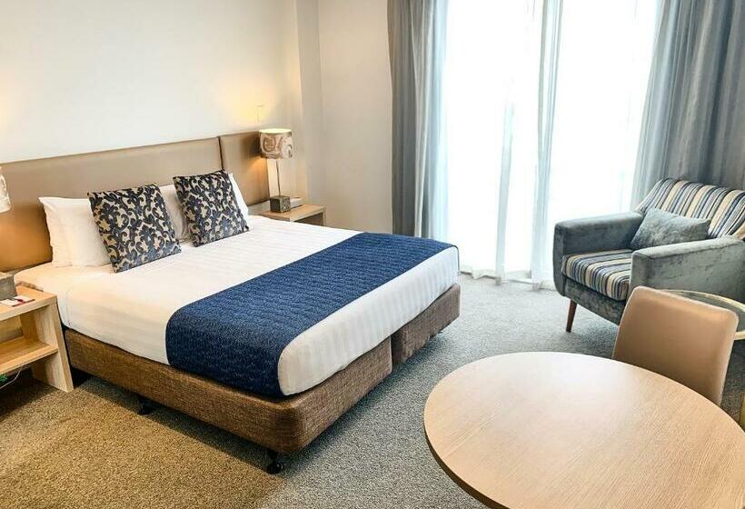 스탠다드 스튜디오, Ramada Suites By Wyndham Albany