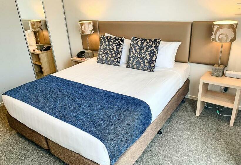 스탠다드 스튜디오, Ramada Suites By Wyndham Albany