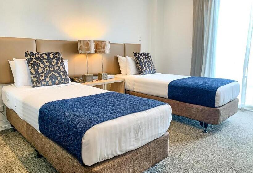 스탠다드 스튜디오, Ramada Suites By Wyndham Albany