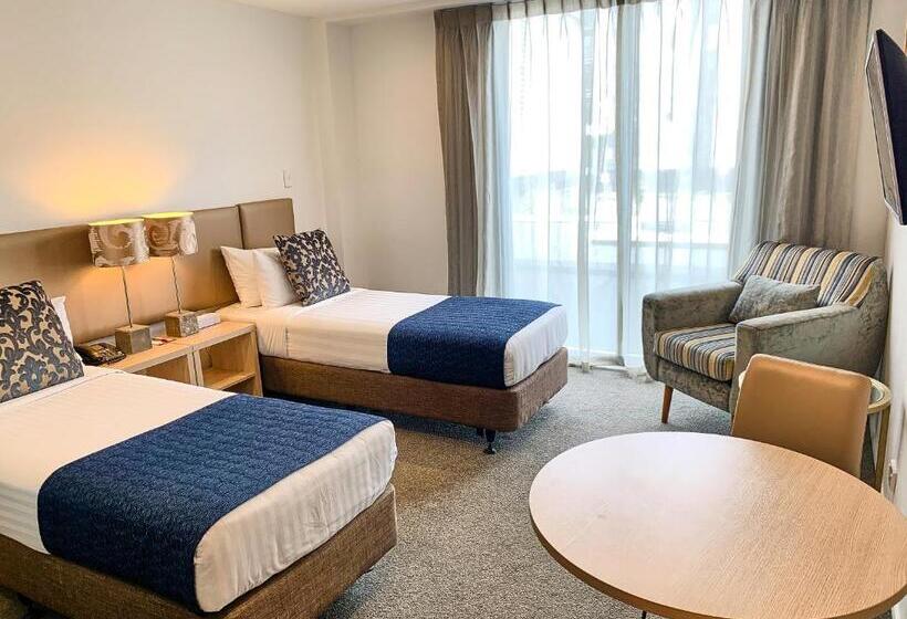 스탠다드 스튜디오, Ramada Suites By Wyndham Albany