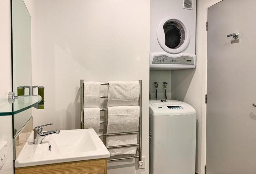 스탠다드 스튜디오, Ramada Suites By Wyndham Albany