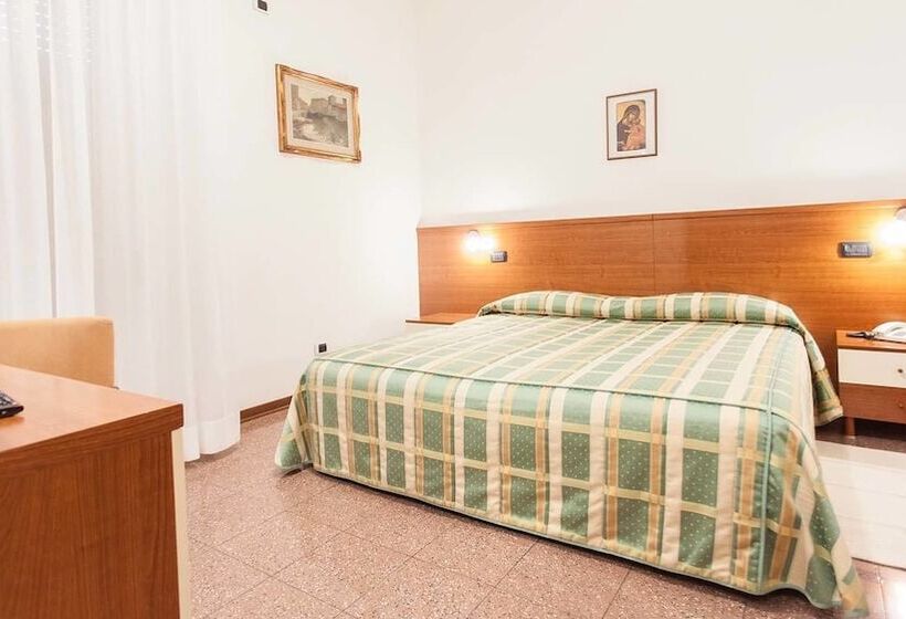 חדר סטנדרט לשלושה, Rossini