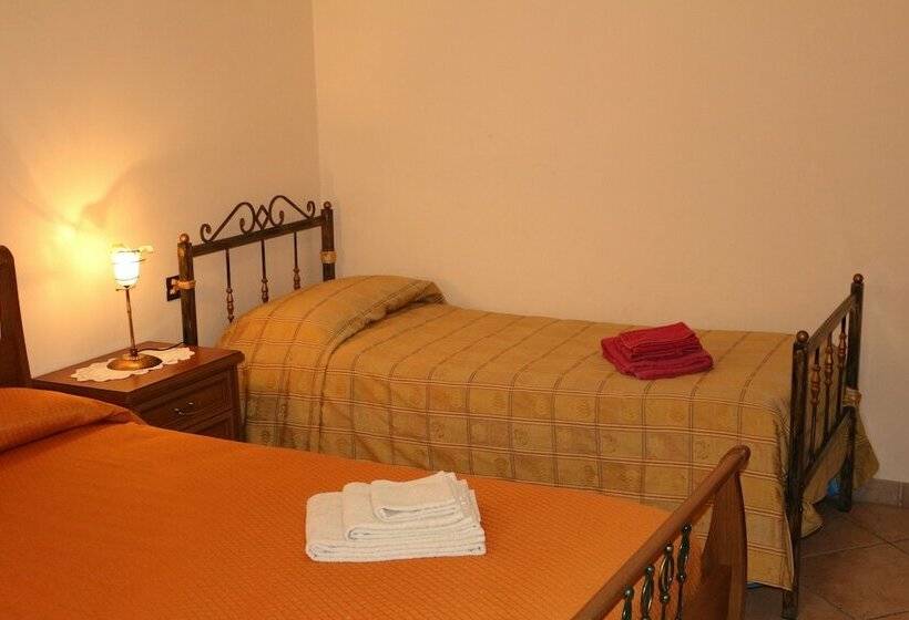 غرفة قياسية رباعية مزودة بشُرفة, B&b Esperança