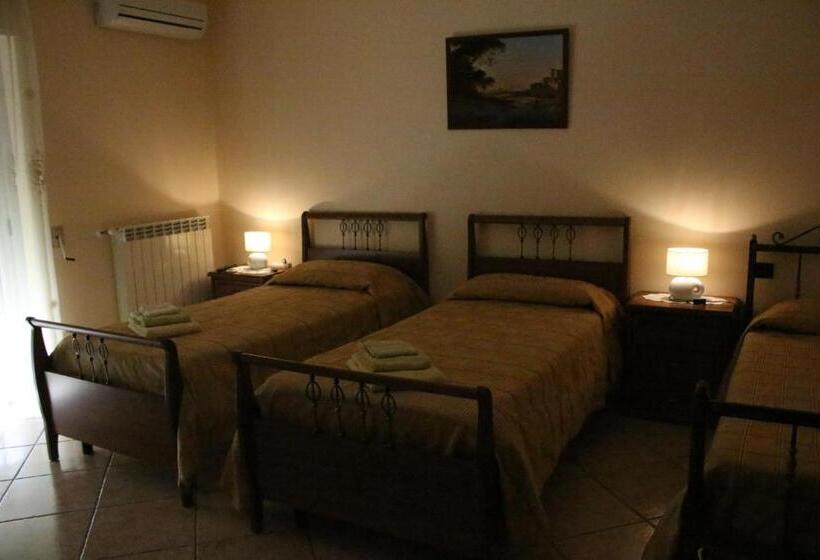 غرفة قياسية رباعية مزودة بشُرفة, B&b Esperança