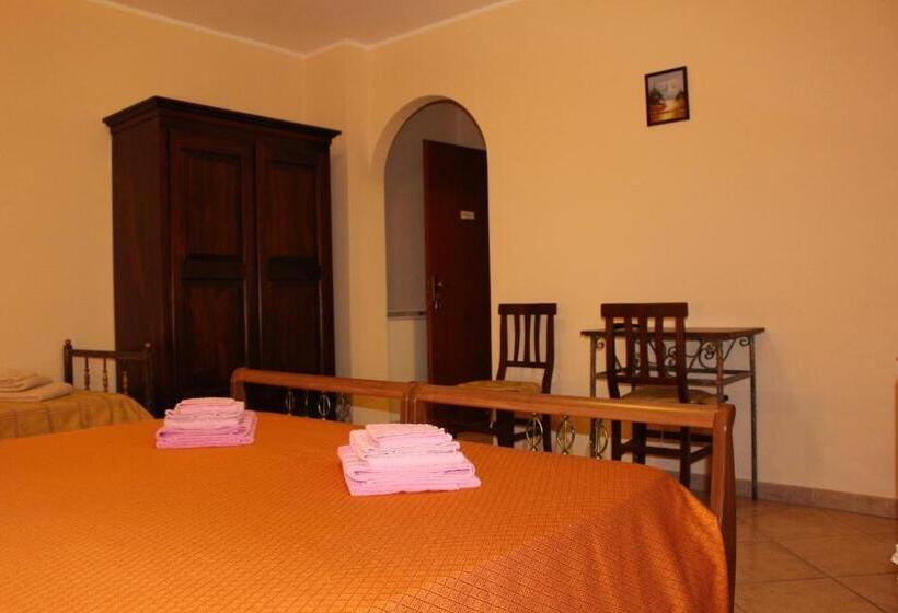 غرفة قياسية رباعية مزودة بشُرفة, B&b Esperança