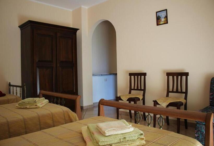 Четырехместный Номер Стандарт с Балконом, B&b Esperança