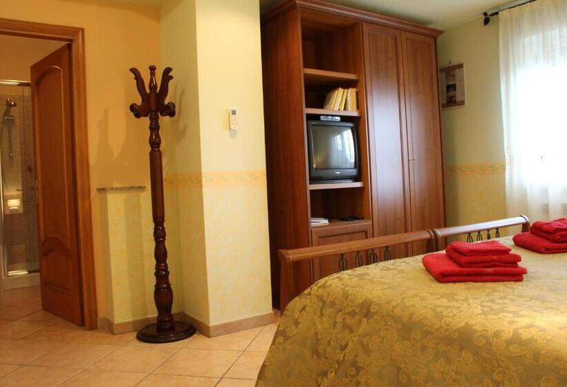 غرفة قياسية ثلاثية, B&b Esperança