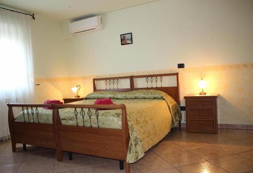 غرفة قياسية ثلاثية, B&b Esperança