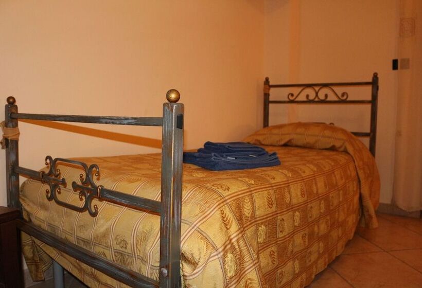 غرفة قياسية رباعية مزودة بشُرفة, B&b Esperança