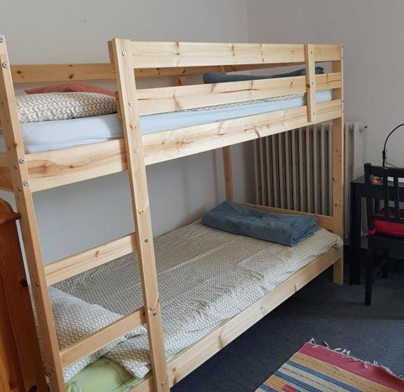 חדר סטנדרטי לארבעה עם חדר אמבטיה משותף, Guesthouse La Rocca