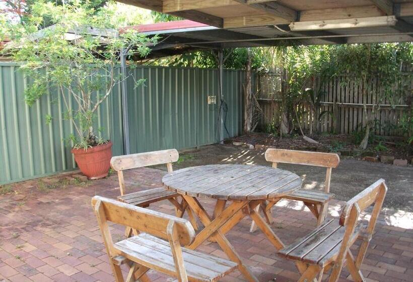 شقة غرفتين, Beerwah Glasshouse Motel