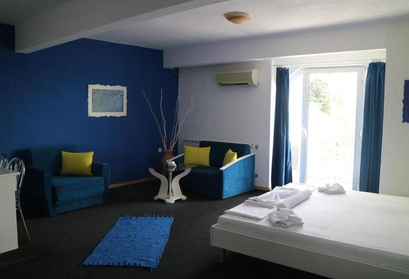 패밀리 스튜디오, Family Hotel Four Seasons Tsarevo