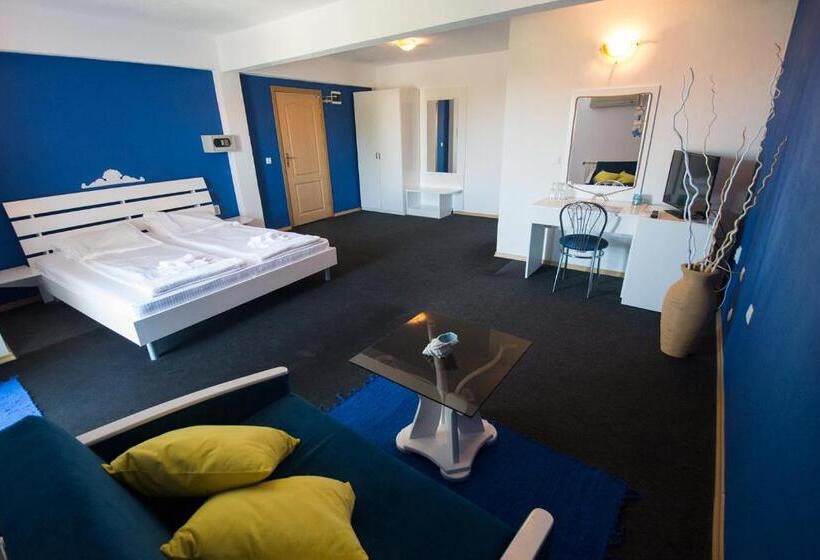 패밀리 스튜디오, Family Hotel Four Seasons Tsarevo