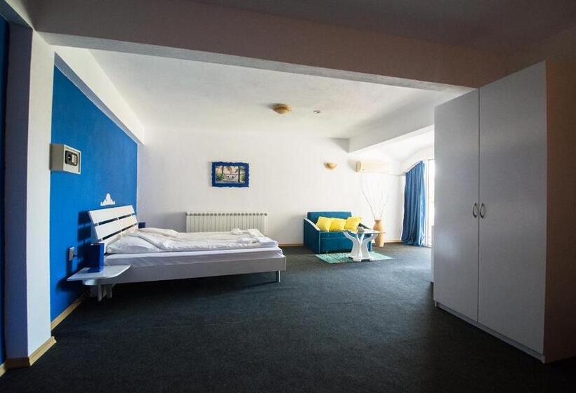 패밀리 스튜디오, Family Hotel Four Seasons Tsarevo