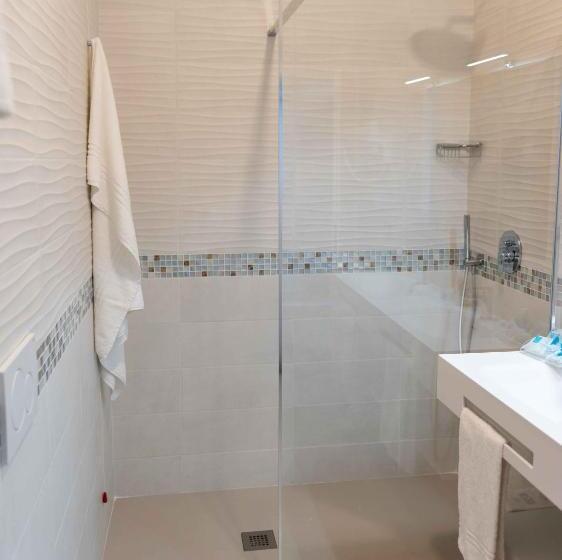 带阳台的三人标准间, Acquamarina